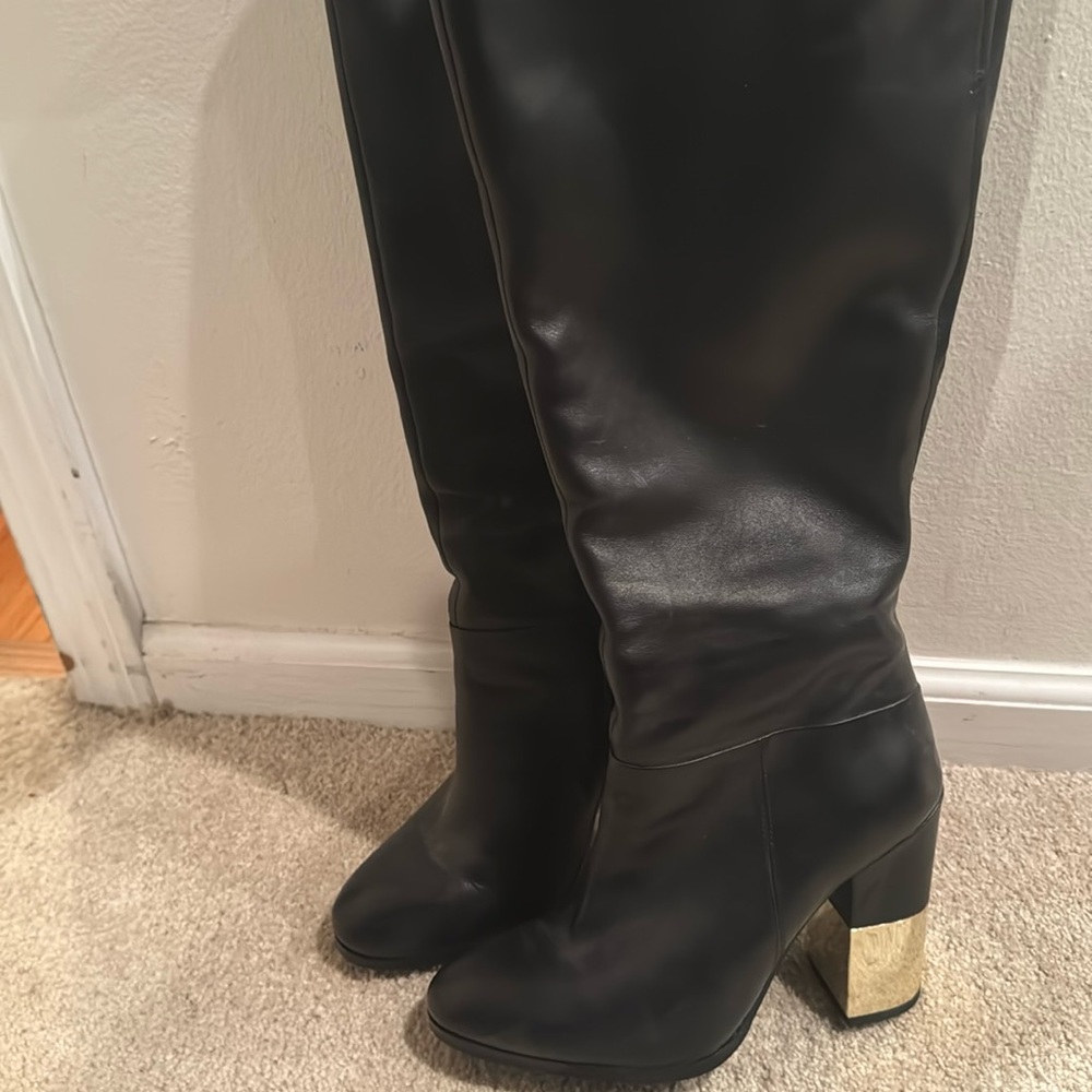 Aldo black stack gold heel Size 7.5